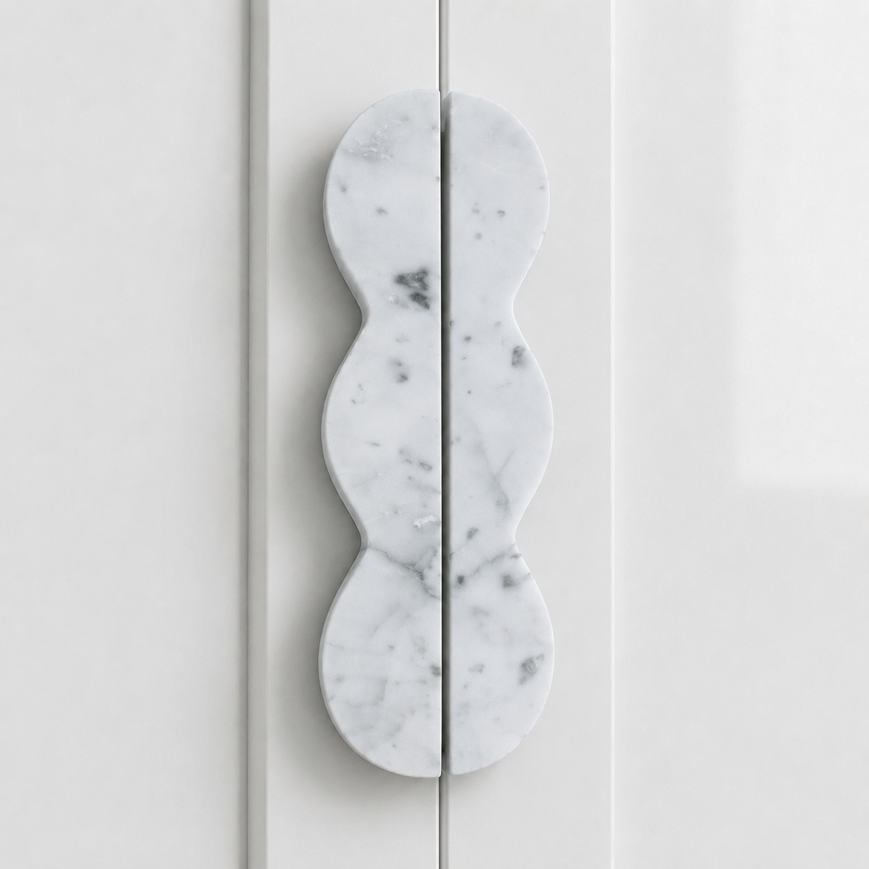 Vuvera Wavy Natural Marble Cabinet Handles