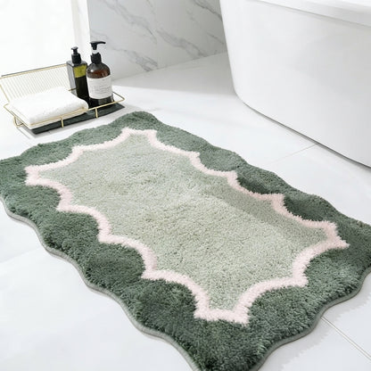 Scalloped microfibre non-slip bath mat in green with light pink quatrefoil pattern