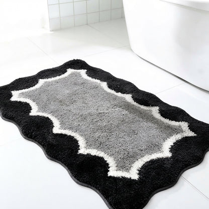 Scalloped microfibre non-slip bath mat in black with light grey quatrefoil pattern